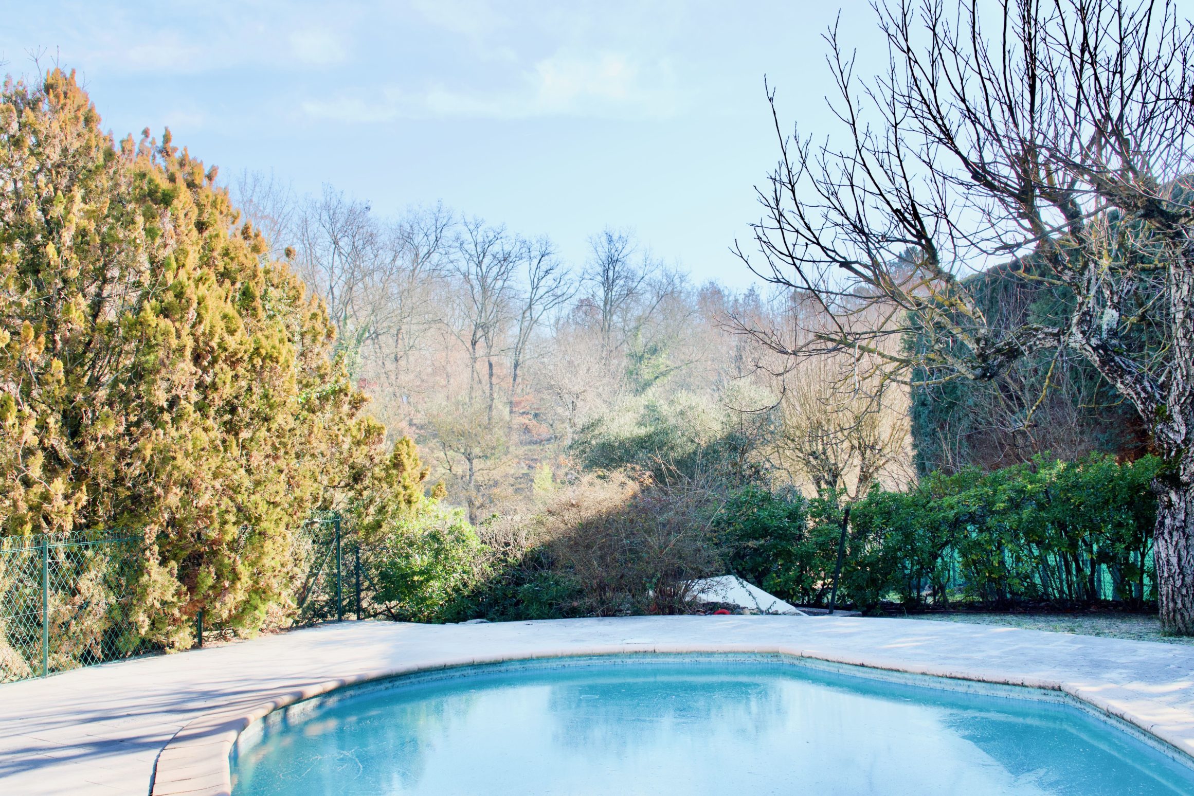 Maison avec une piscine